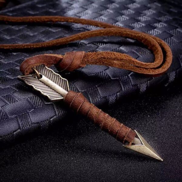 گردنبند پیکان بند چرم