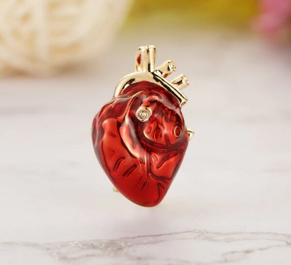 گردنبند و گل سینه قلب