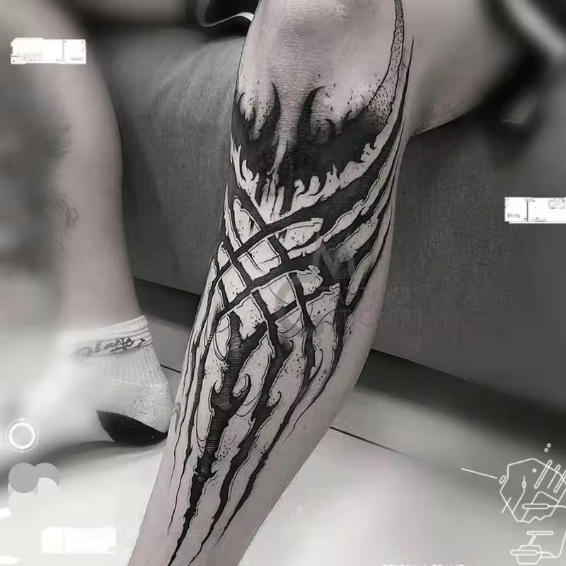 تتو موقت ضد آب ساق پا گاتیک 1 تتو موقت ضد آب ساق پا گاتیک