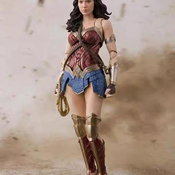 اکشن فیگور ۱:۸ زن شگفت انگیز Wonder woman JL