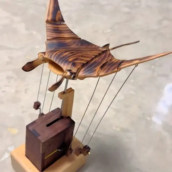 دکور چوبی مکانیکال متحرک Manta Ray