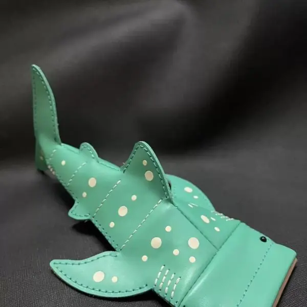 کیف دستساز چرم طبیعی طرح کوسه