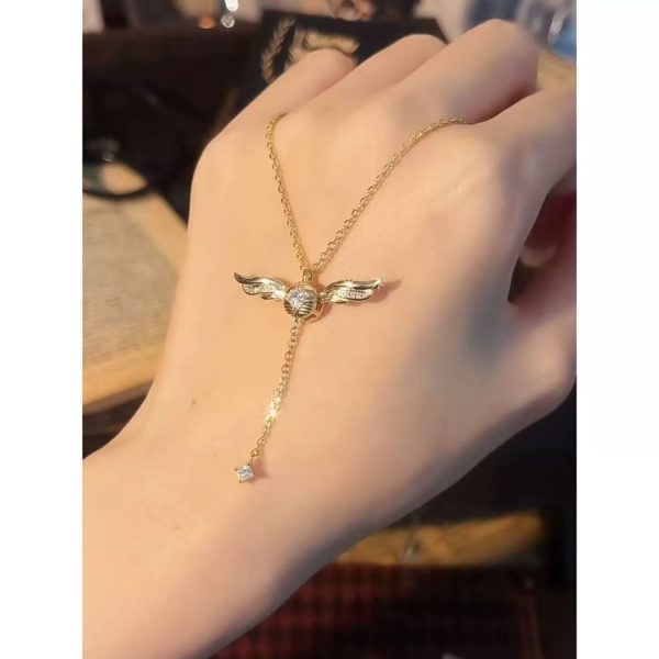 گردنبند بال متحرک